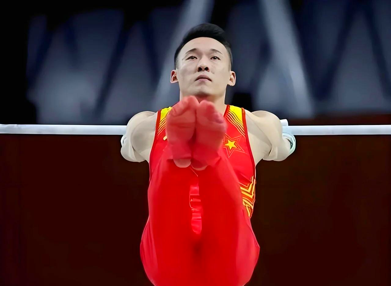体操冠军再次获得金牌，稳坐榜首